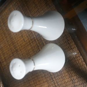 Lenox Salt and Pepper Set ( SKU 1510)